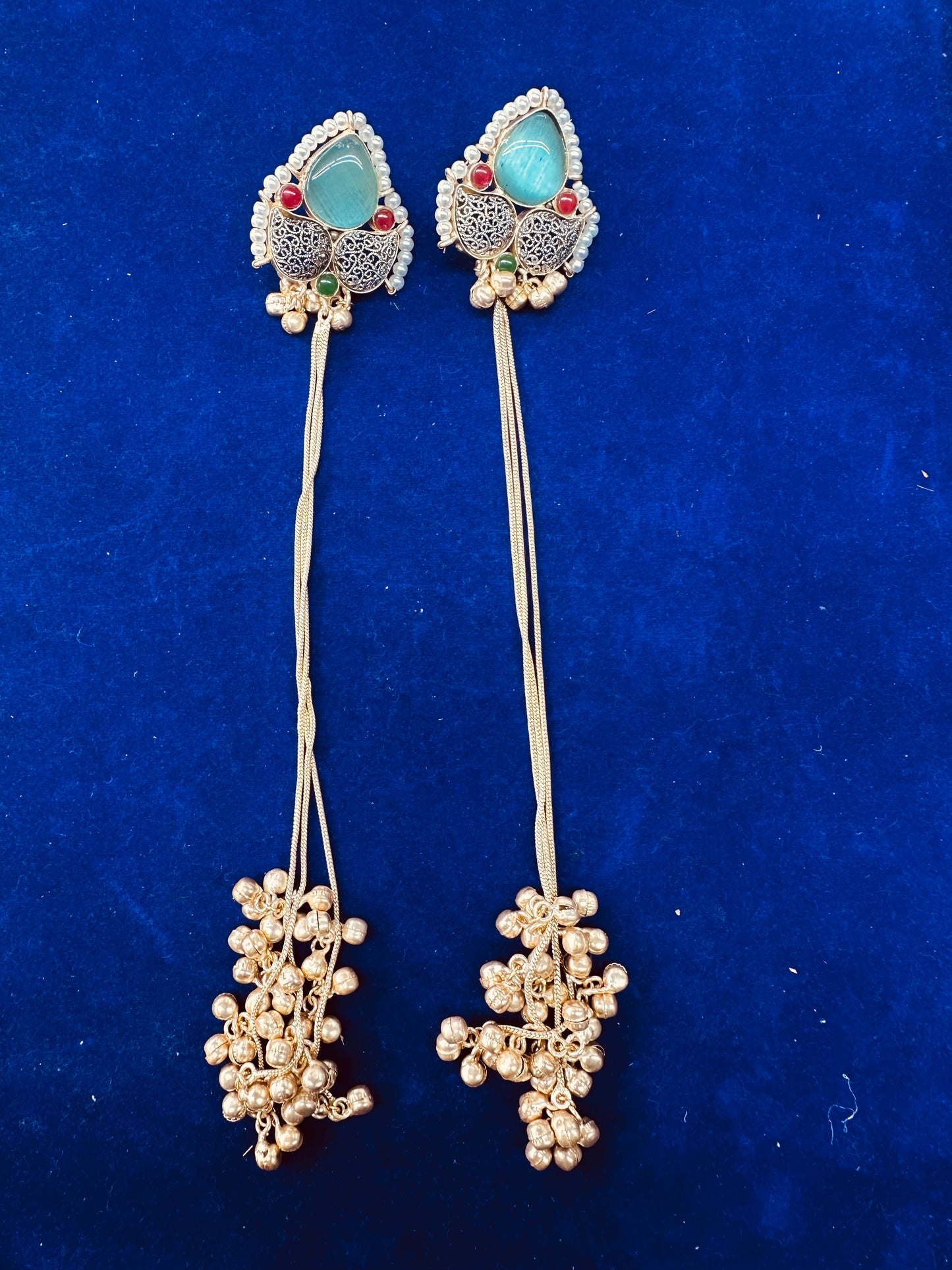 Antique Gold Finish Ear Saharas with Ghungroo Drops – Traditional Kundan Style Earring Support Chains